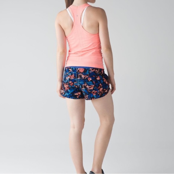 Lululemon Tracker Short Paint Storm Harbor Blue Multi / Black Size 8 - Picture 2 of 4